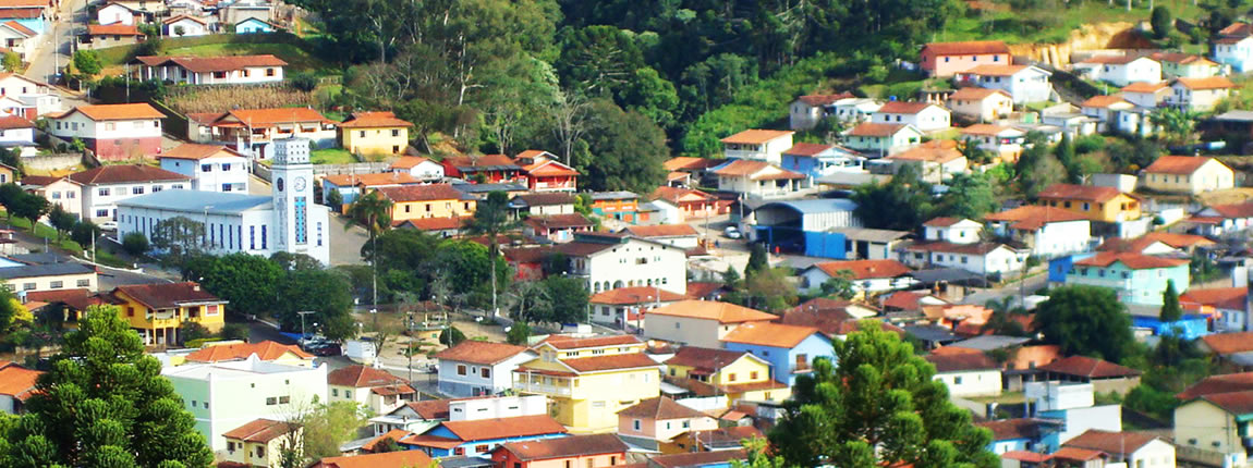 Visão panorâmica da cidade de Gonçalves - MG (foto colorida)