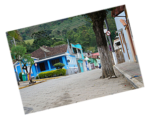 Visão de uma das ruas da cidade de Gonçalves - MG