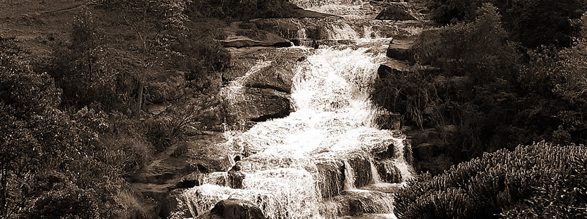 Cachoeira dem Gonçalves - MG (foto em preto e branco)